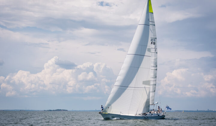 Spirit of Helsinki voittoon Ocean Globe Race -kilpailun ensimmäisellä etapilla